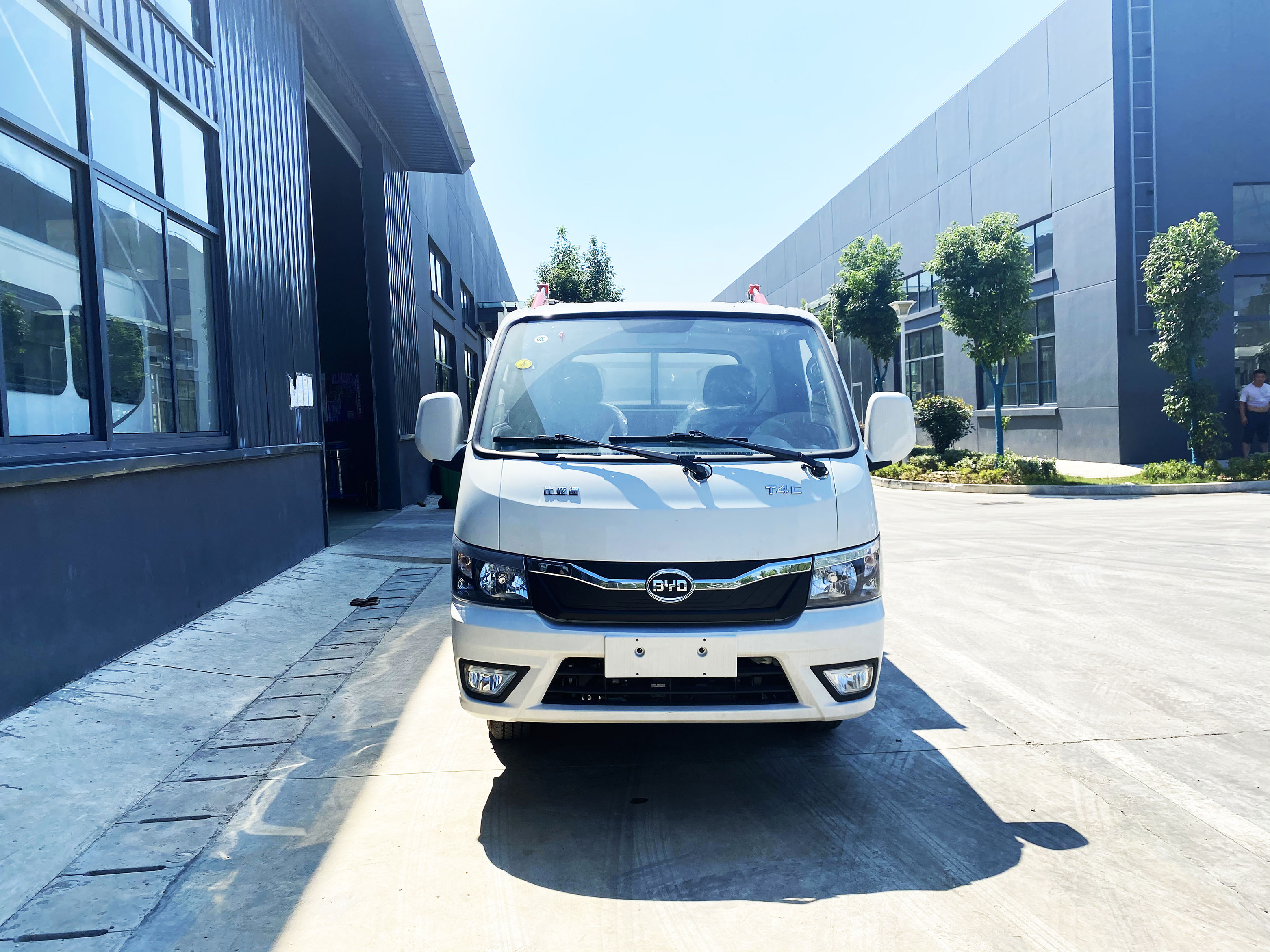 3.5方比亞迪T4純電動自裝卸式垃圾車圖片2