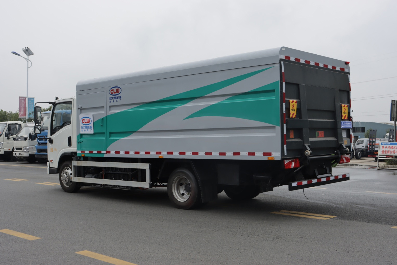 28桶比亞迪T6桶裝垃圾運(yùn)輸車(chē)圖片4