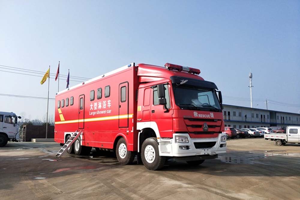 重汽豪沃后雙橋20人淋浴車(chē)
