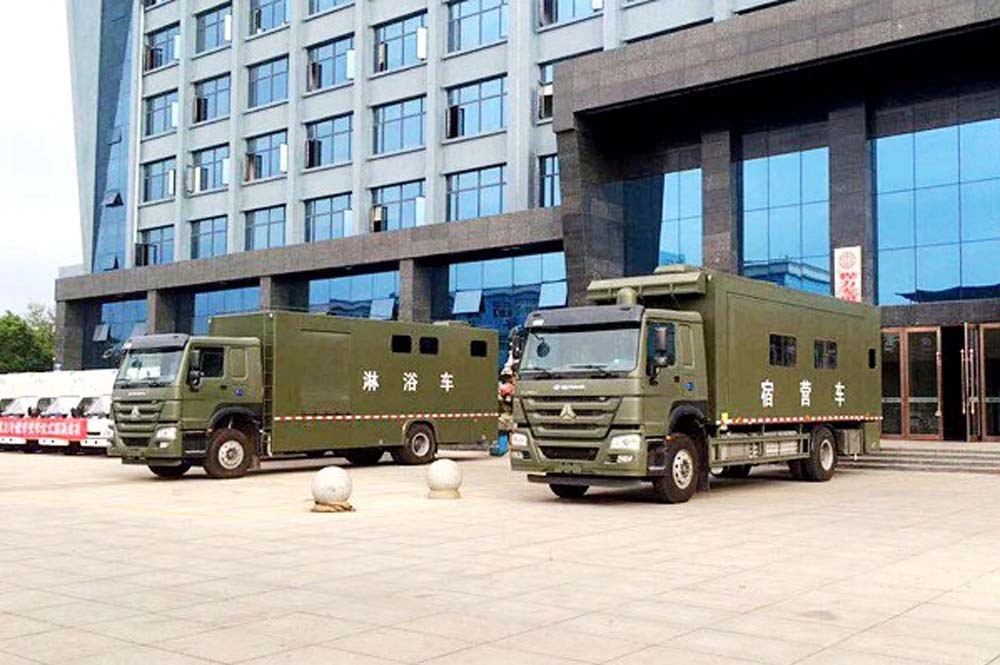 重汽豪沃單批次6人淋浴車(chē)