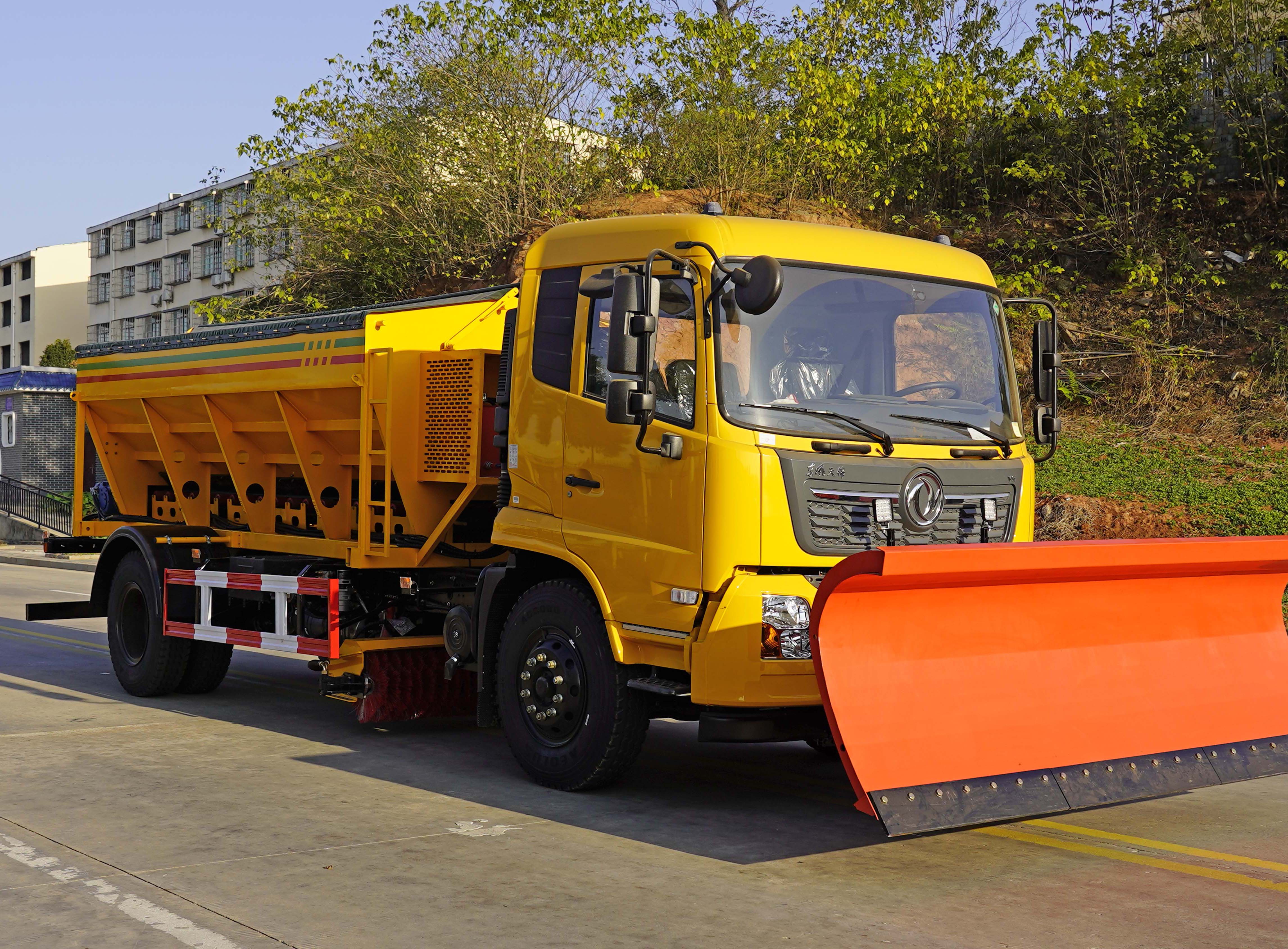 東風(fēng)天錦多功能除雪車(chē)融雪車(chē)