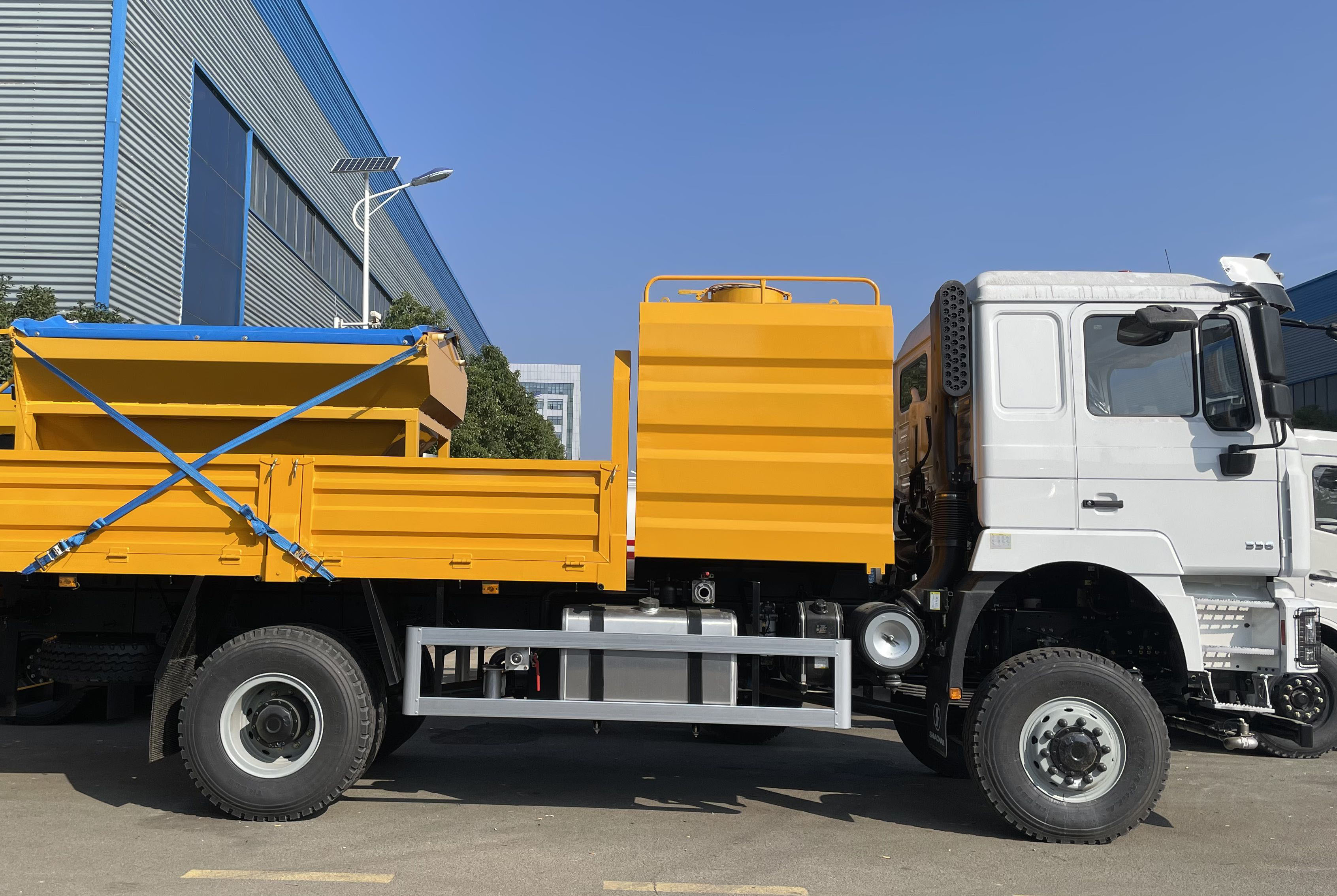 SHACMAN陜汽多功能除雪車(chē)融雪車(chē)